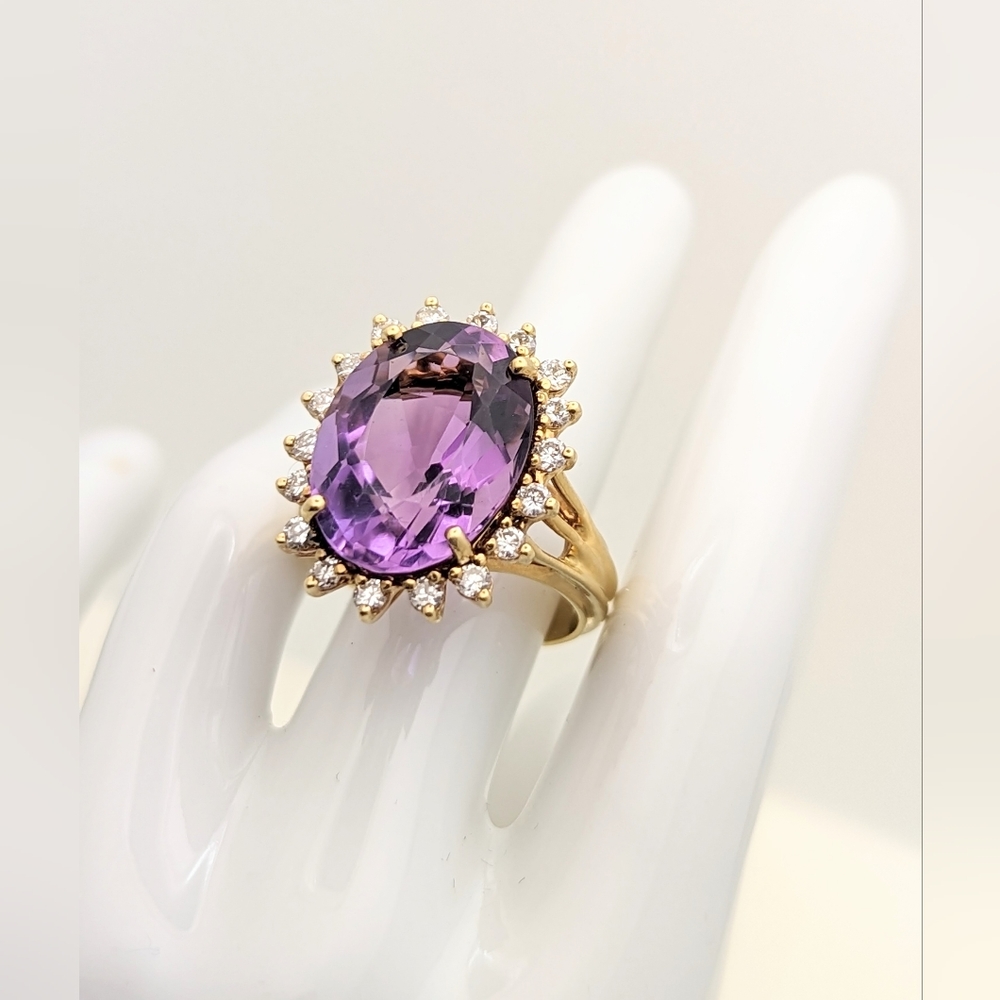 Beautiful Vintage 18K Gold Amethyst and Diamond Halo Ring